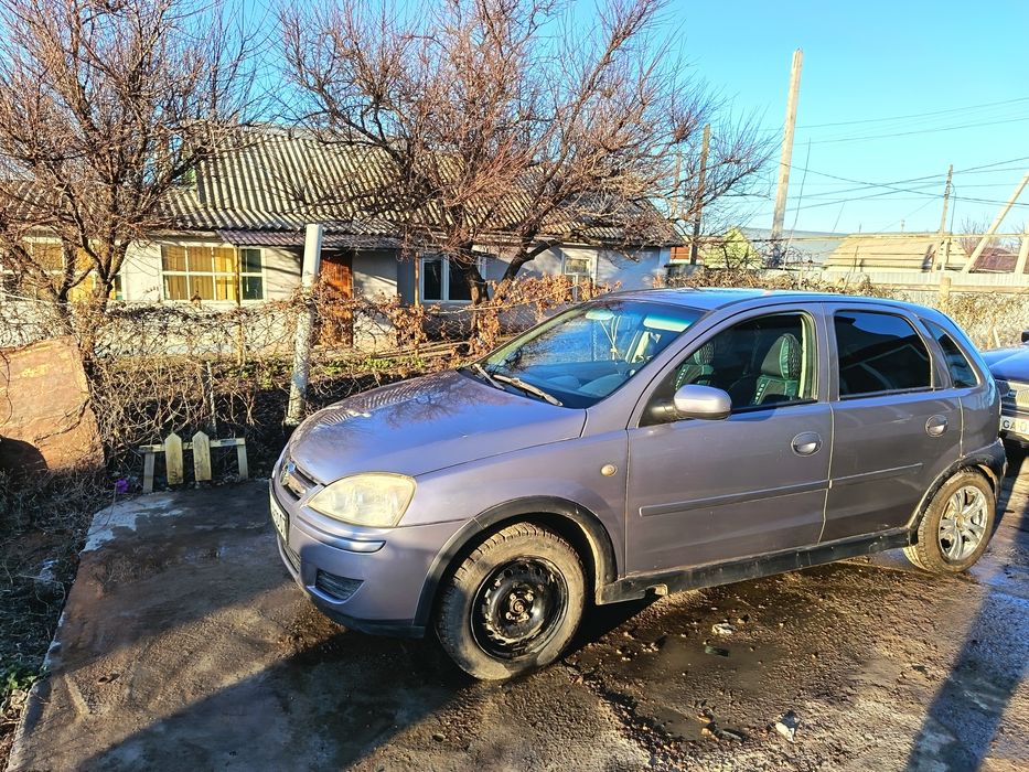 Продам автомобиль опель корса 2004 года