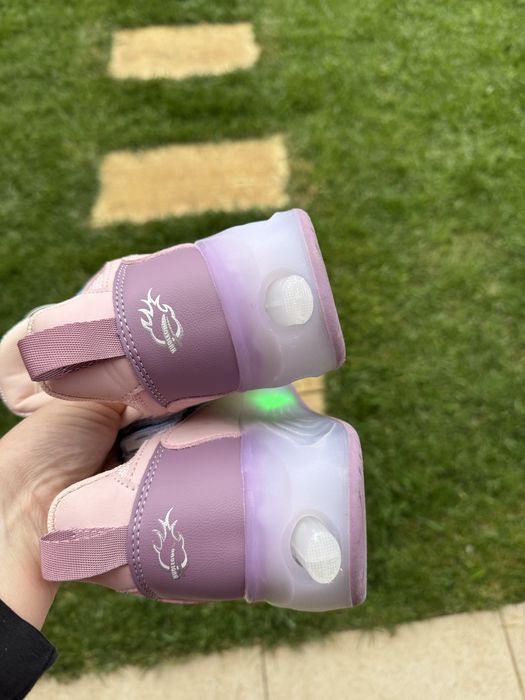 Adidasi cu role marimea 37