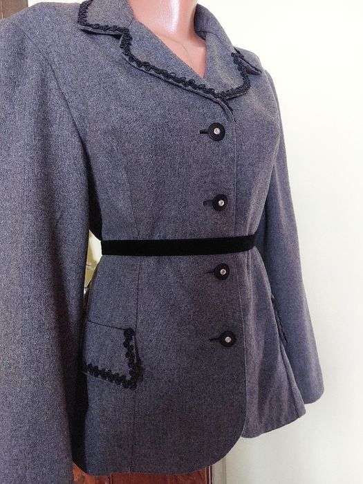 Redus! Costum elegant din stofa de lana 100%,