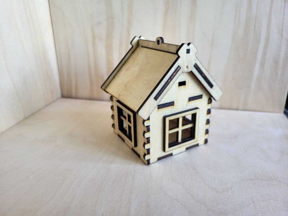 Декоративный домик из дерева