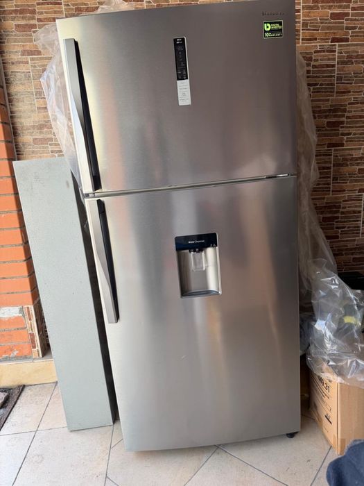 Холодильник в отличном состояний самсунг