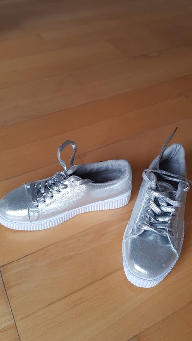 Sneakers stralucitori noi