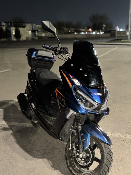 мопед Макси скутер