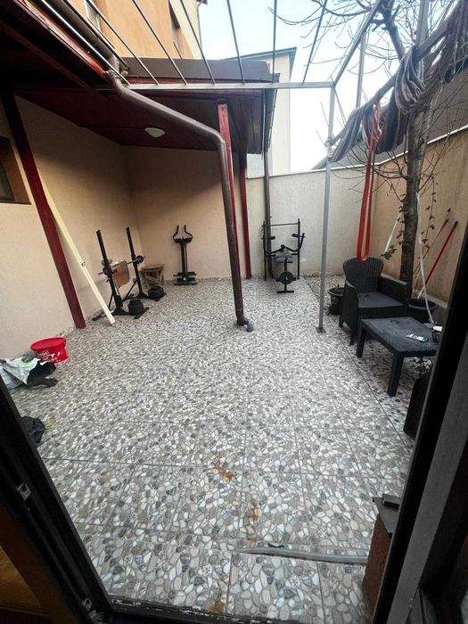 Apartament 2 camere 55mp cu curte proprie 48 mp + 2 parcări