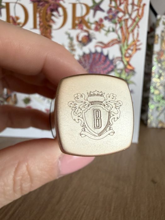 Ruj Bobbi Brown Luxe Matte culoarea Fever Pitch