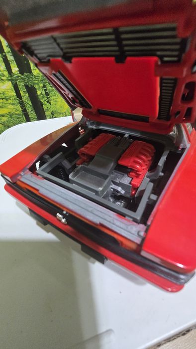 Ferrari Testarossa 1:18 Burago Italia
parbriz zgâriat puțin,