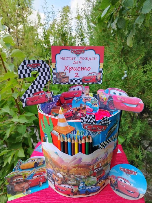 Торта от книжки и моливи