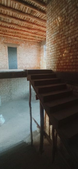 Учкахрамондан кирганда 3 кават каропка уй сотилади ёки бартер