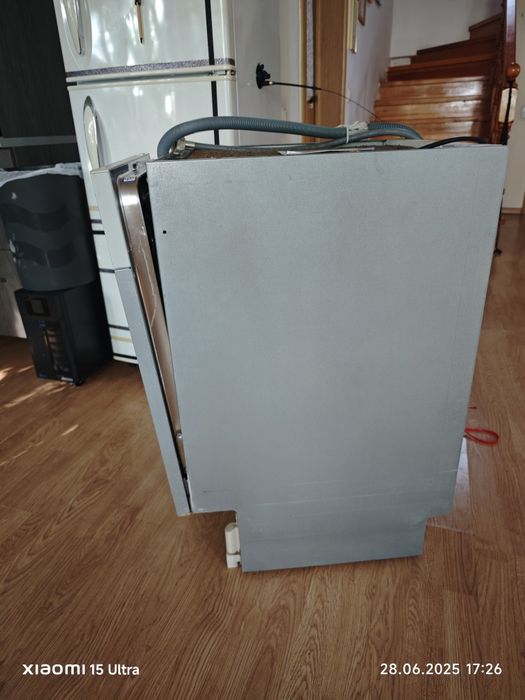 Продам на запчасти посудомойку