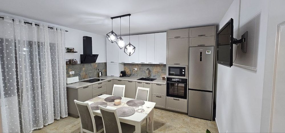 Proprietar vând casă în Hemeiuș, langa Parcul dendrologic, 127900 Euro