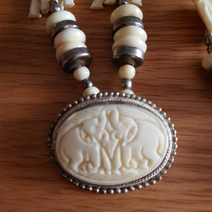 Гердани Слонова кост и Колие+обеци с полускъпоценен камък