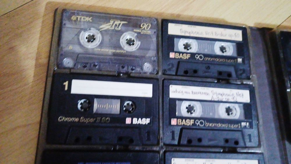 Casete audio, plus album  16 buc.
