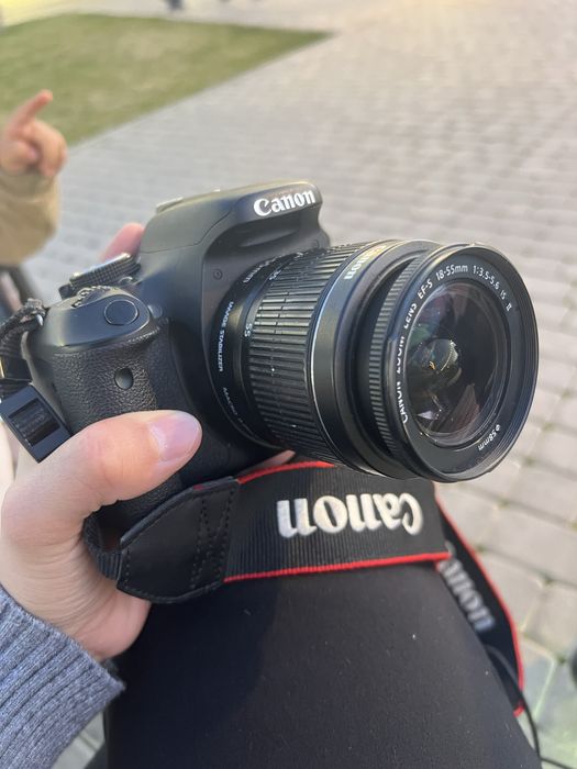 Продаётся фотоаппарат Canon 600D