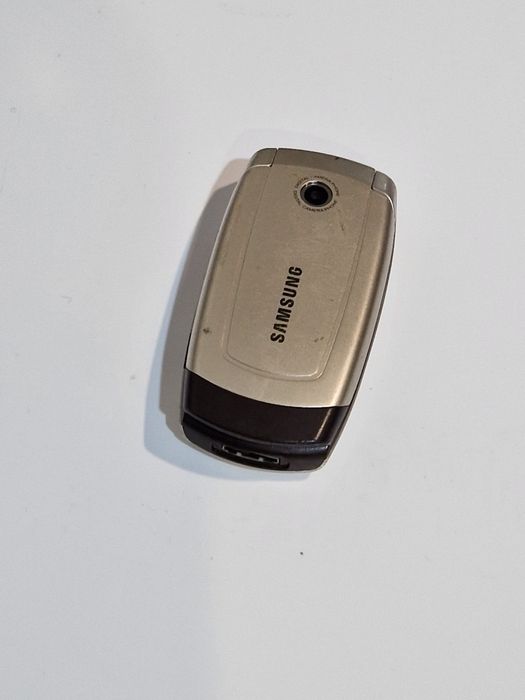 Telefon Samsung cu clapeta cu încărcător original