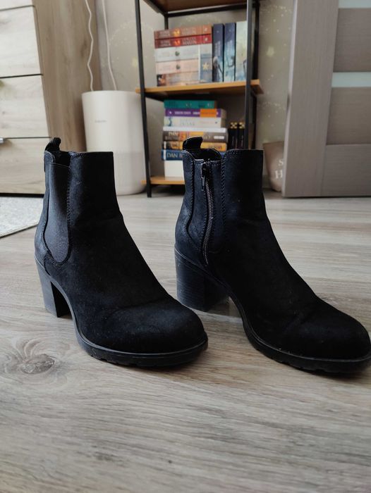 Botine negre, din imitație de piele întoarsă