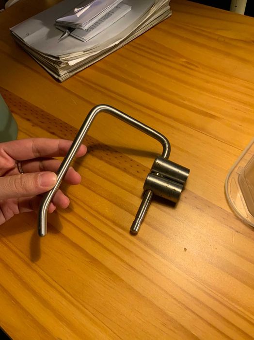 поставка за тоалетна хартия