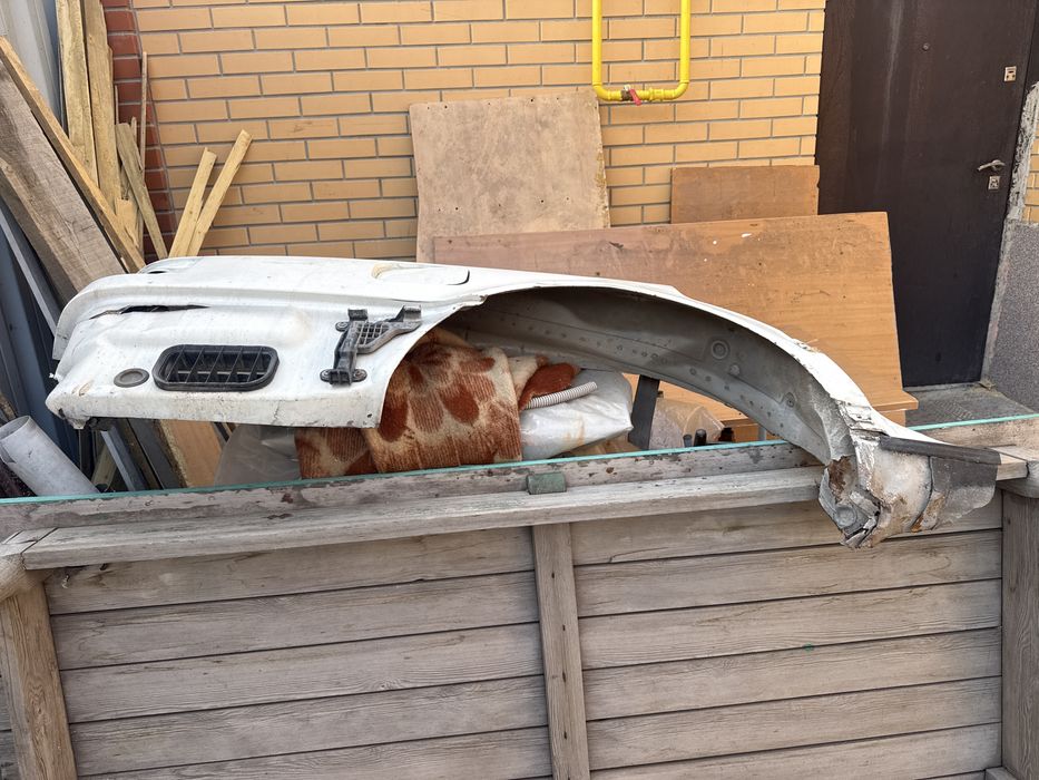 заднее правое крыло audi 100 универсал