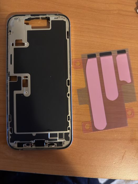 Rama iphone 16 pro max alb