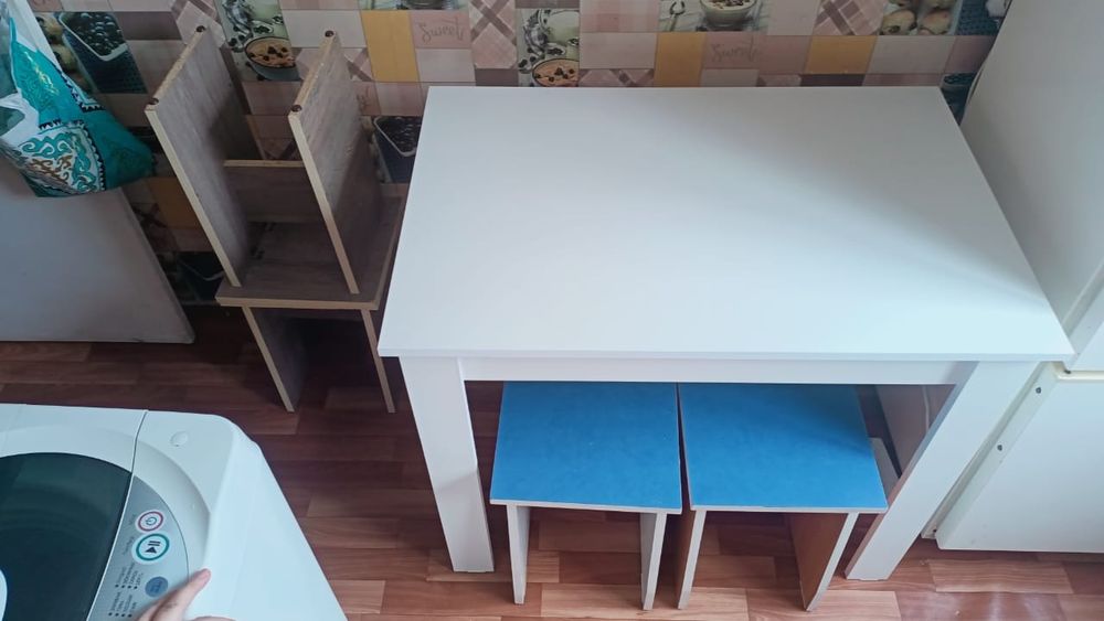 Продам кухонный стол