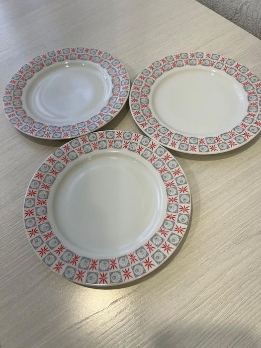 Продам набор тарелок