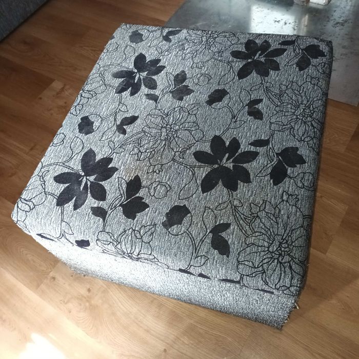 нова табуретка 70 х 70 х 50