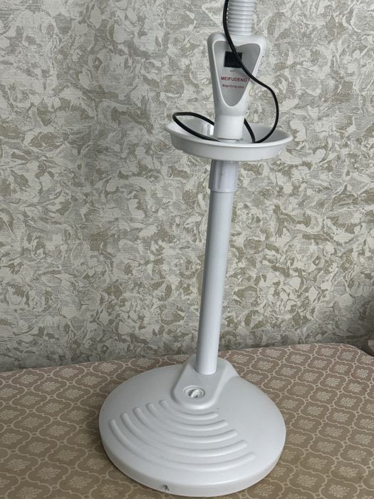 Продам лампу с лупой