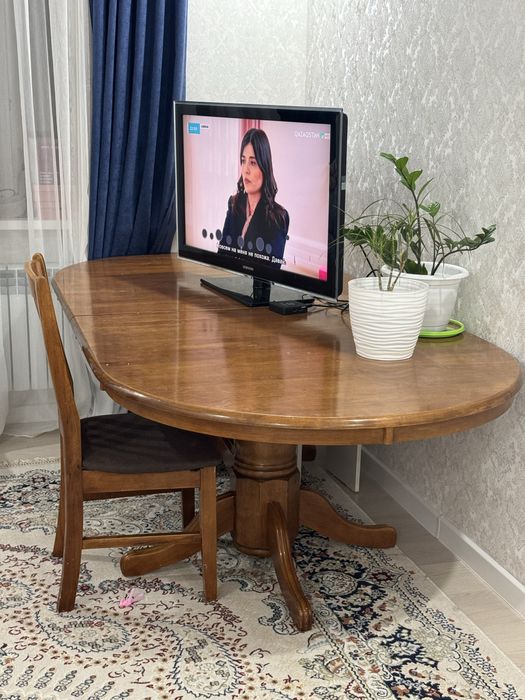 Продам стол.