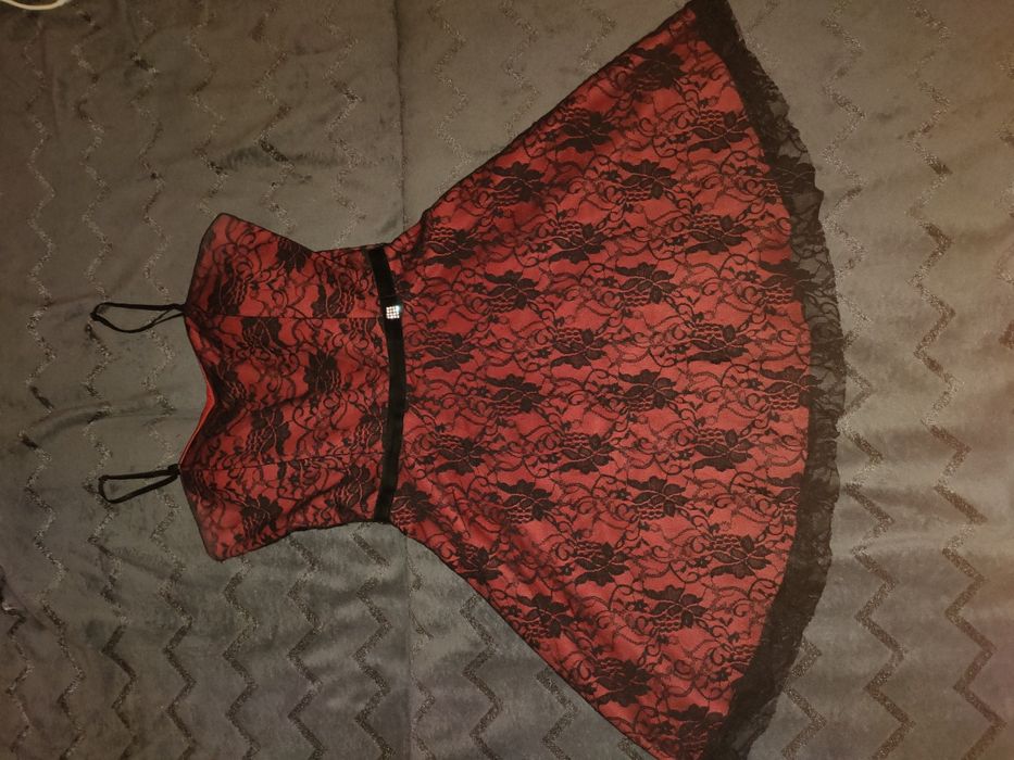 Rochiță elegantă roșu cu negru în stil baby doll