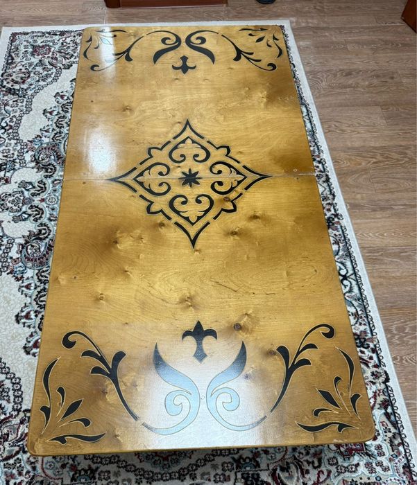 Продам стол для гостей квадрат