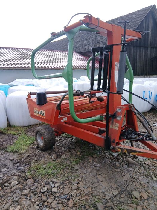 Înfoliator de baloți.