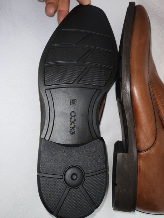 Предлагам стилни мъжки официални обувки от естествена кожа ECCO №46