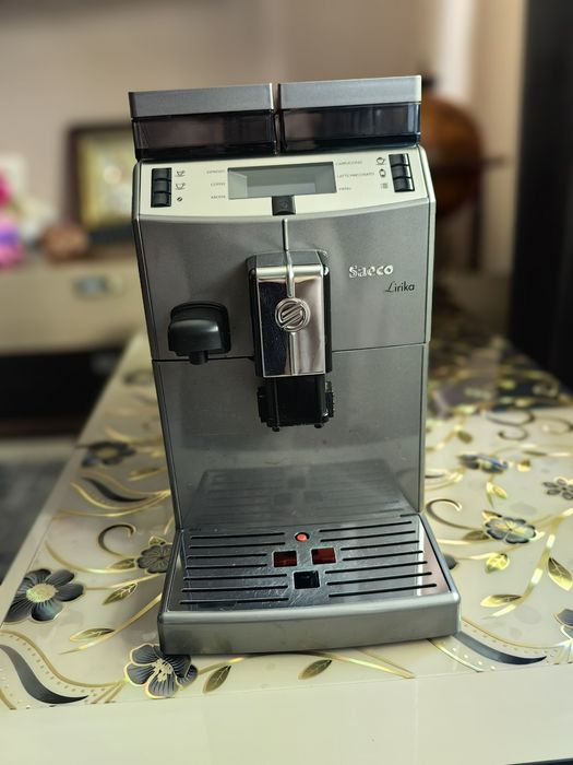 Mașina de cafea SAECO Lirika