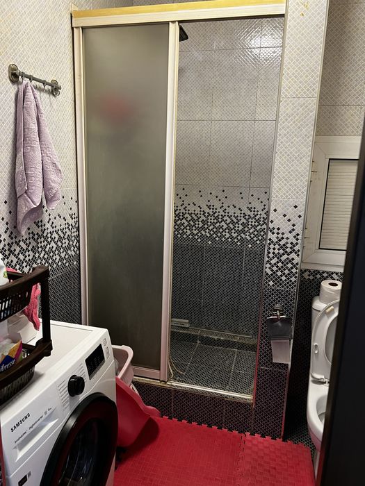 Продается 1- ная кв с отличным ремонтом и мебелью . Срочно