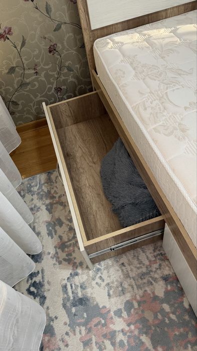 Продается кровать двуспальня 180*200.
