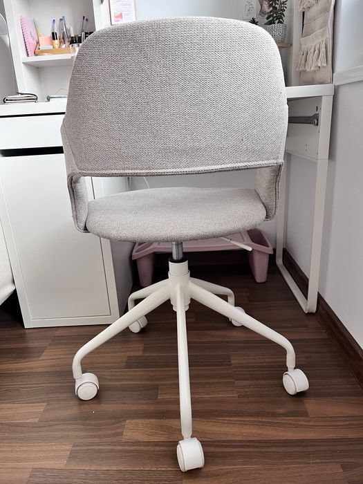 Офис стол текстил с бяла основа