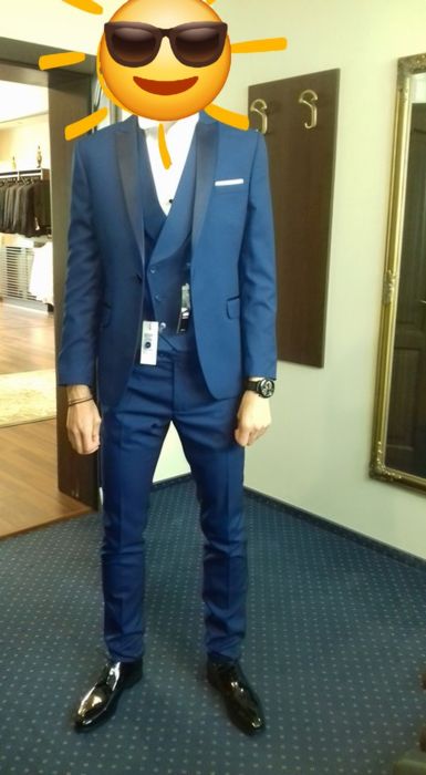 Vând costum bărbătesc
