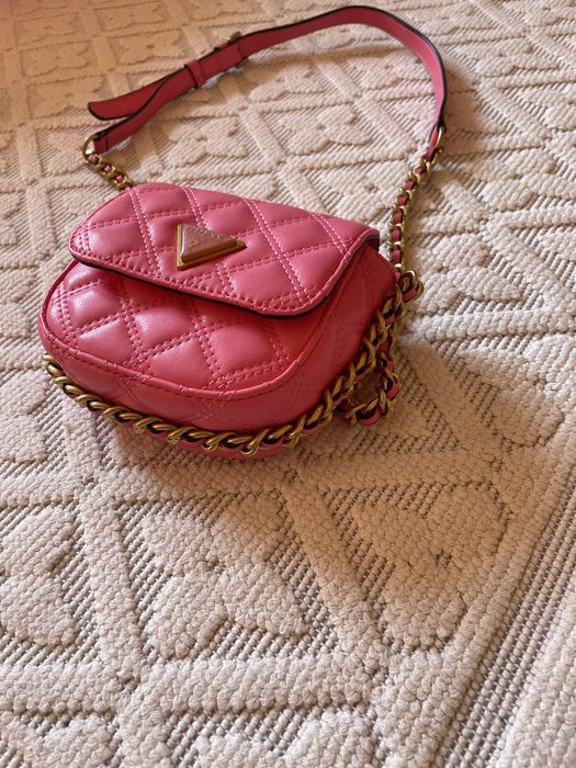 Розова чанта Guess