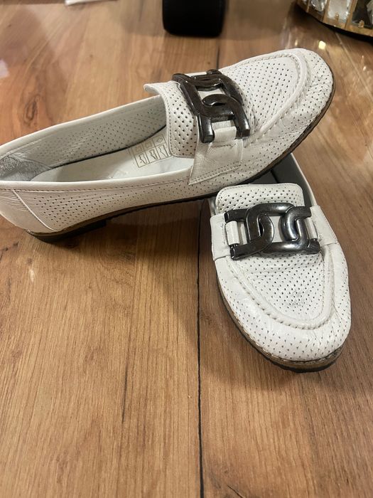 Бели мокасини нови