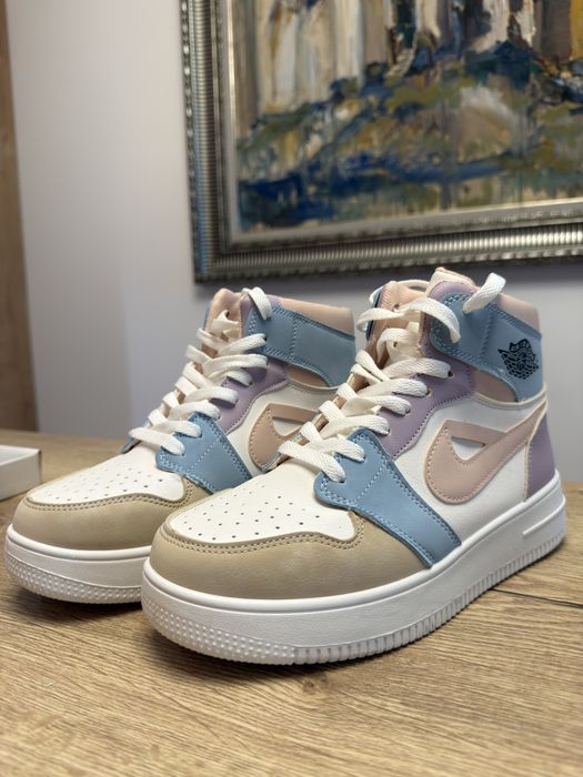 Дамски високи обувки