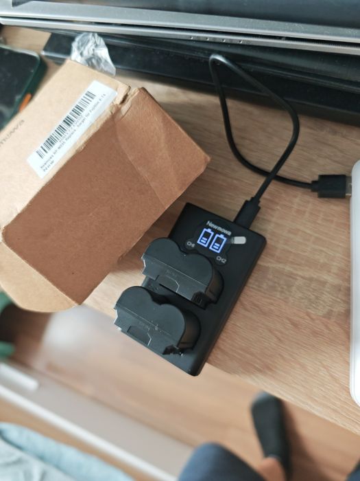 Set Newmowa NP-W235: 2 acumulatori 2200mAh + încărcător dublu USB-C / micro USB