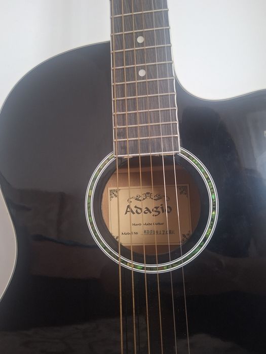 Акустическая гитара