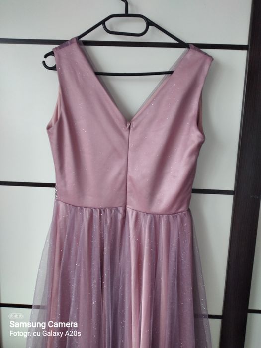 Vând rochii impecabile