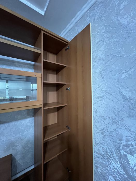 Стенка для посуд и тумбочка для телевизора