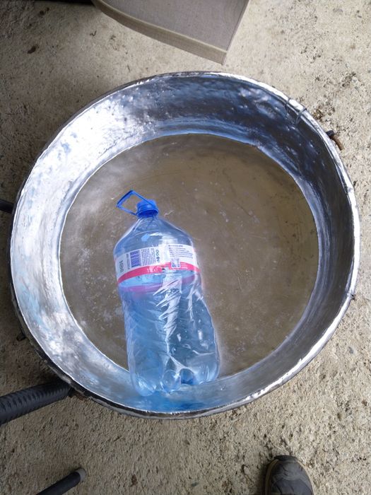 Продавам огромна медна бакърена тава за лютеница и петмез Антикварна