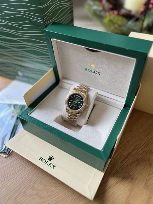 Rolex Day-Date Gold And Green Dial Diamonds President 40 mm