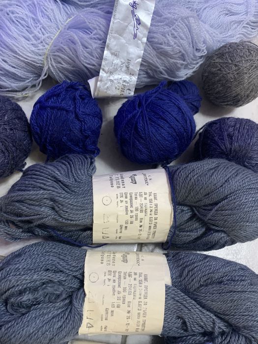 Прежда за плетене на дрехи . 4 лв / 50 гр.