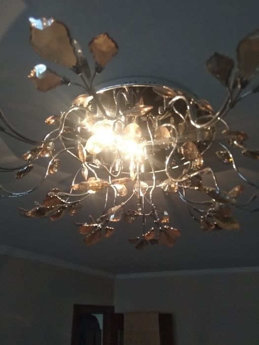 Продам люстру, б/у