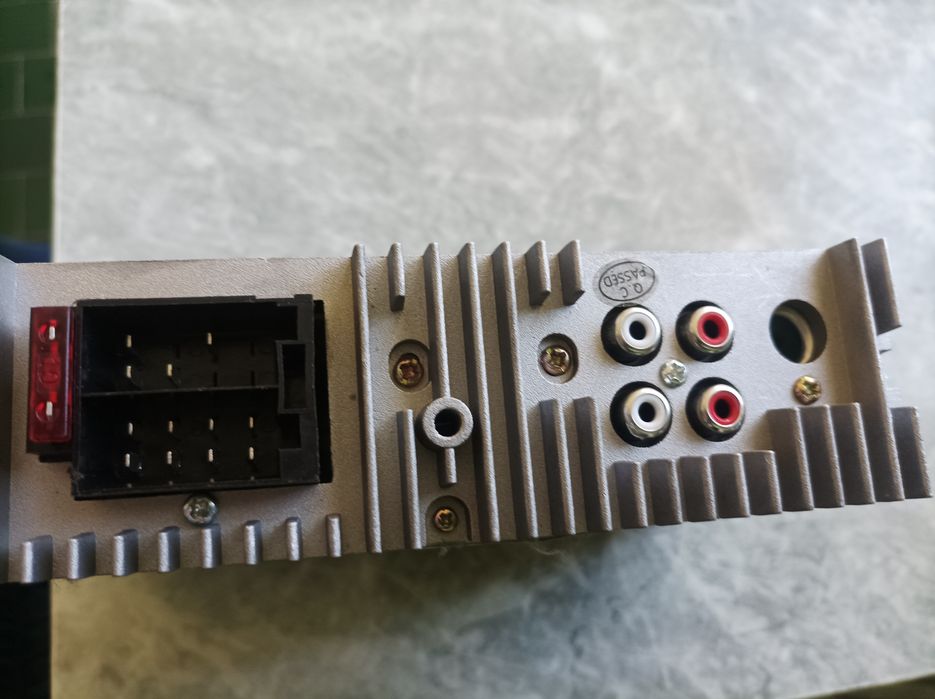 Продавам авто плеър