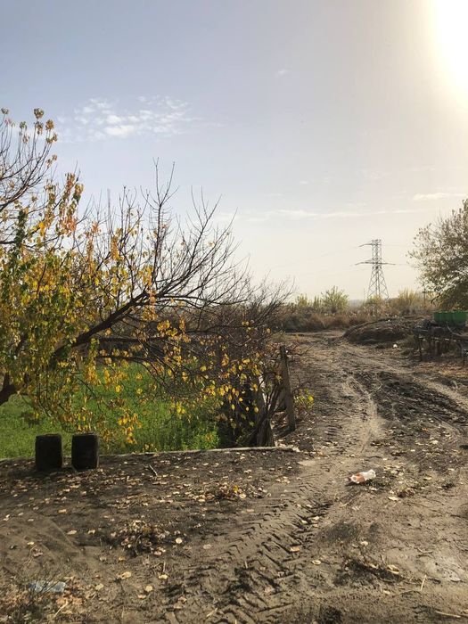 Uchastka 8 sotix crochno sotiladi boʻlib toʻlash