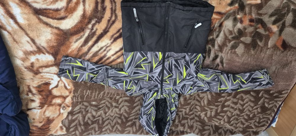 Продам демисезонную  куртку